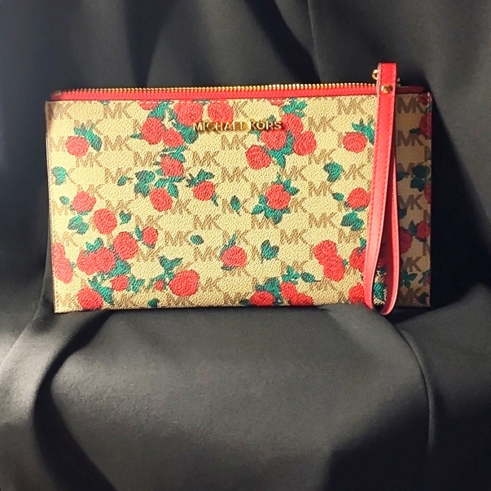 Michael kors wristlet